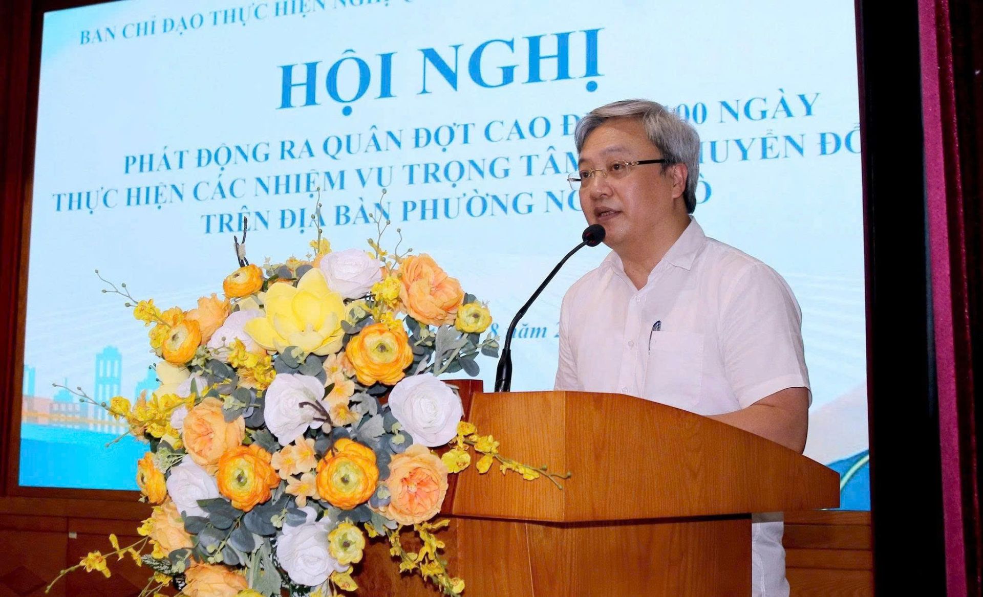 Lãnh đạo UBND phường Nghĩa Đô phát biểu tại hội nghị phát động đợt cao điểm 100 ngày thực hiện các nhiệm vụ trọng tâm về chuyển đổi số trên địa bàn. Lãnh đạo UBND phường Nghĩa Đô phát biểu tại hội nghị phát động đợt cao điểm 100 ngày thực hiện các nhiệm vụ trọng tâm về chuyển đổi số trên địa bàn.