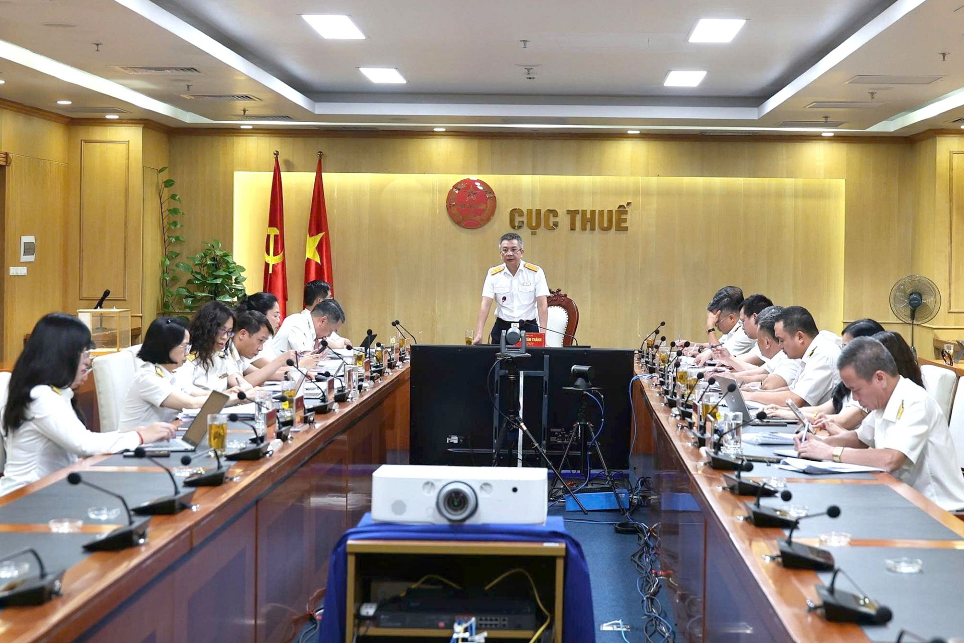 Quang cảnh Hội nghị giao ban đ&aacute;nh gi&aacute; kết quả c&ocirc;ng t&aacute;c thuế th&aacute;ng 7 năm 2026 v&agrave; triển khai nhiệm vụ, giải ph&aacute;p trọng t&acirc;m th&aacute;ng 8 năm 2026 của Cục Thuế. Ảnh: gdt.gov.vn