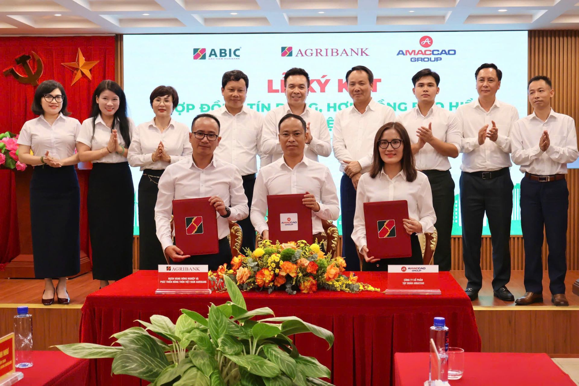 Đại diện Agribank và đại diện Tập đoàn Amaccao ký kết Hợp đồng tín dụng Dự án Điện rác Nghệ An Đại diện Agribank và đại diện Tập đoàn Amaccao ký kết Hợp đồng tín dụng Dự án Điện rác Nghệ An