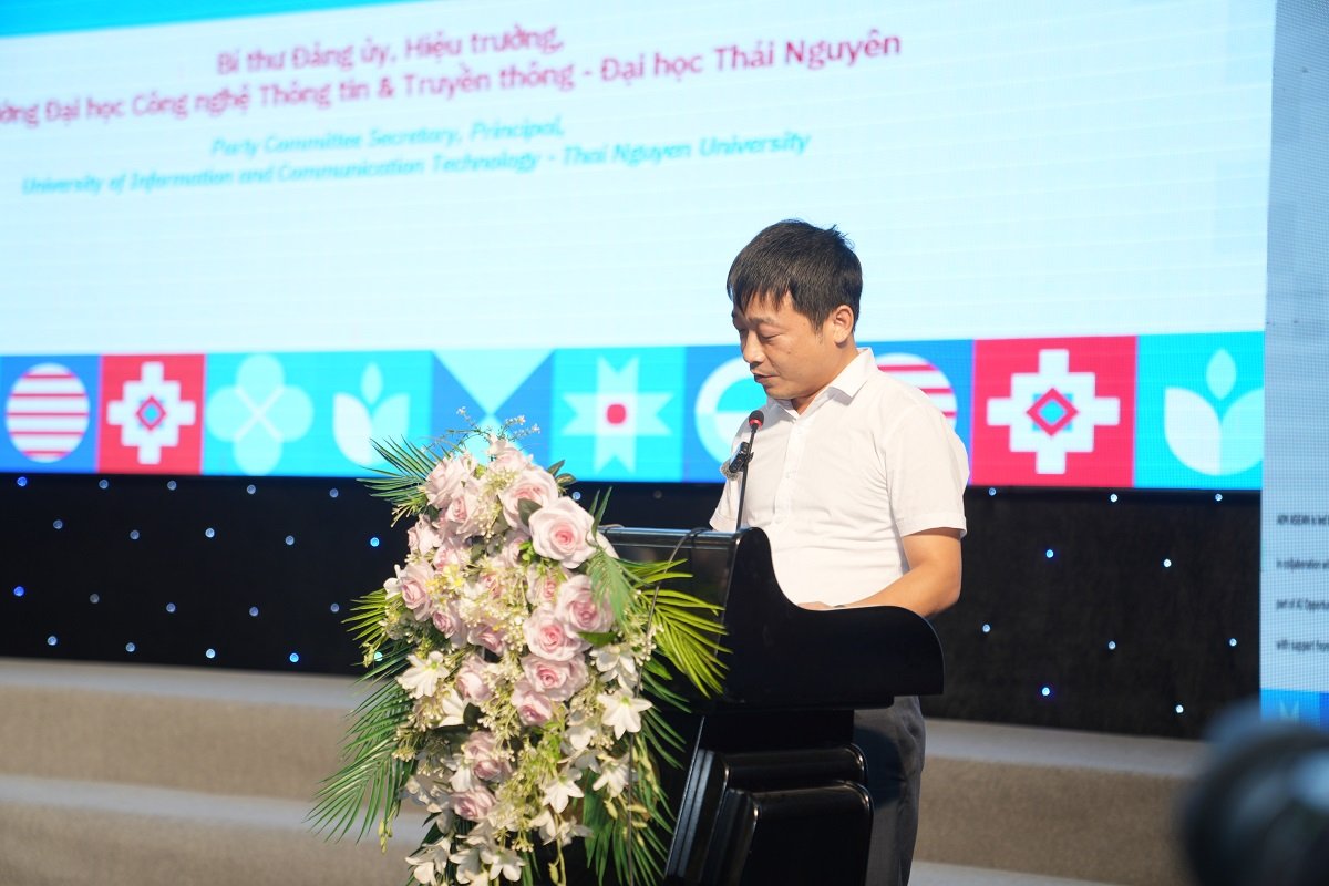 PGS. TS. Phùng Trung Nghĩa, Hiệu trưởng Trường Đại học Công nghệ Thông tin và Truyền thông - Đại học Thái Nguyên (ICTU) PGS. TS. Phùng Trung Nghĩa, Hiệu trưởng Trường Đại học Công nghệ Thông tin và Truyền thông - Đại học Thái Nguyên (ICTU)