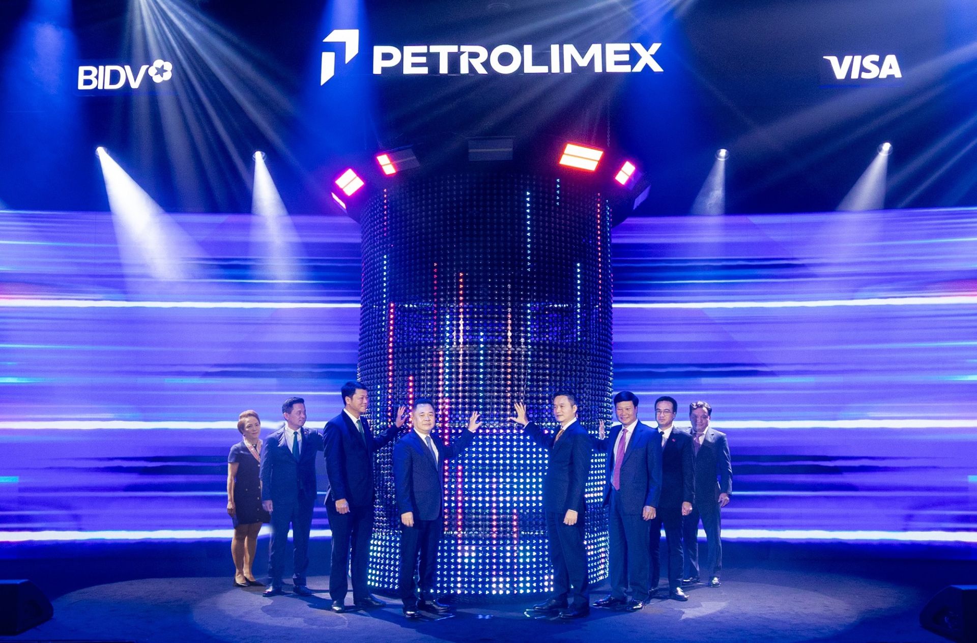 Phó Thống đốc Ngân hàng Nhà nước Việt Nam Nguyễn Ngọc Cảnh cùng Lãnh đạo BIDV, Petrolimex, Visa thực hiện nghi thức ra mắt Bộ thẻ đồng thương hiệu Phó Thống đốc Ngân hàng Nhà nước Việt Nam Nguyễn Ngọc Cảnh cùng Lãnh đạo BIDV, Petrolimex, Visa thực hiện nghi thức ra mắt Bộ thẻ đồng thương hiệu