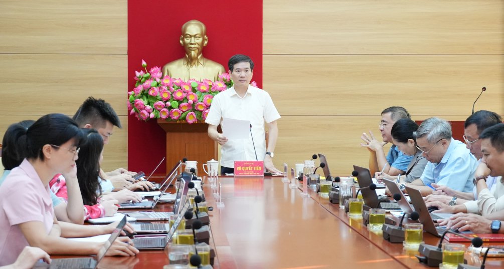 &Ocirc;ng Vũ Quyết Tiến, Ph&oacute; B&iacute; thư Tỉnh ủy, Chủ tịch Ủy ban MTTQ Việt Nam tỉnh Quảng Ninh, ph&aacute;t biểu chỉ đạo tại hội nghị
