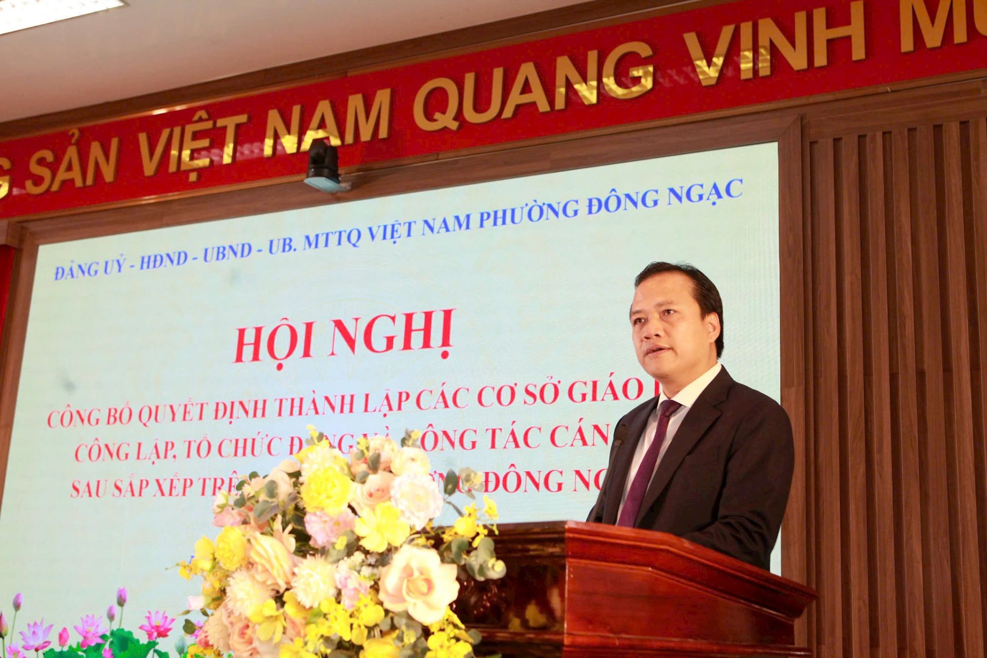 Bí thư Đảng uỷ, Chủ tịch HĐND phường Đông Ngạc Ngô Văn Nam phát biểu chỉ đạo tại hội nghị. Ảnh: Hồng Nhung Bí thư Đảng uỷ, Chủ tịch HĐND phường Đông Ngạc Ngô Văn Nam phát biểu chỉ đạo tại hội nghị. Ảnh: Hồng Nhung