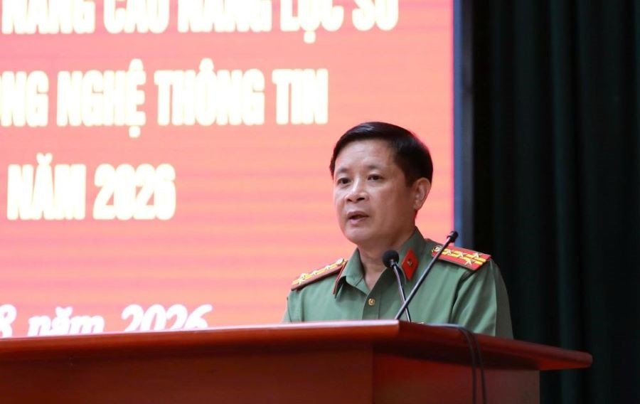 Đại t&aacute; Nguyễn C&ocirc;ng Dũng, Trưởng ph&ograve;ng Tổ chức c&aacute;c bộ C&ocirc;ng an tỉnh H&agrave; Tĩnh qu&aacute;n triệt một số nội dung tại lớp tập huấn