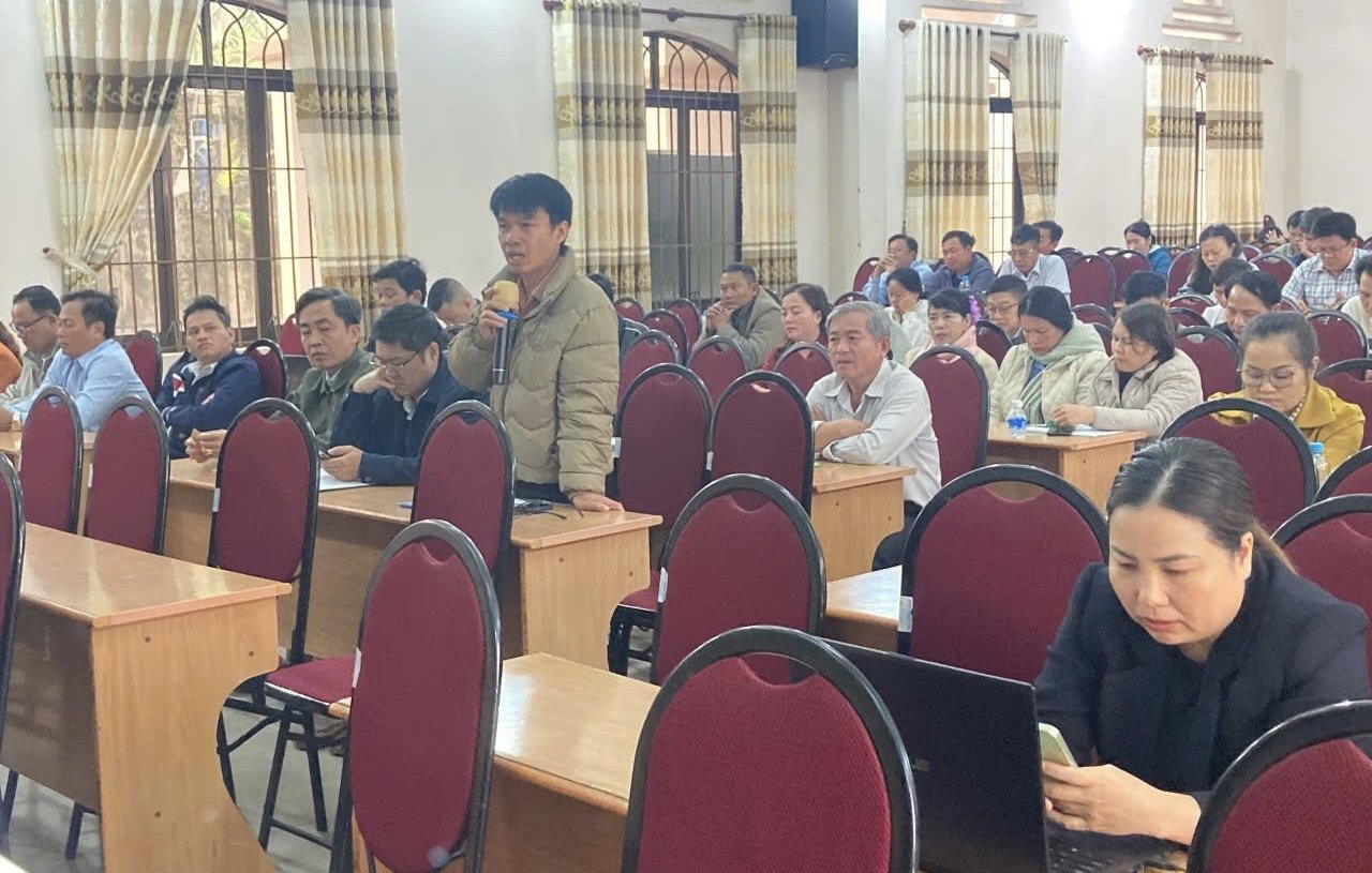 Lãnh đạo HND các xã đặt câu hỏi với các giải pháp từ đoàn doanh nghiệp VFAEA. Ảnh: Đình Hoàng Lãnh đạo HND các xã đặt câu hỏi với các giải pháp từ đoàn doanh nghiệp VFAEA. Ảnh: Đình Hoàng