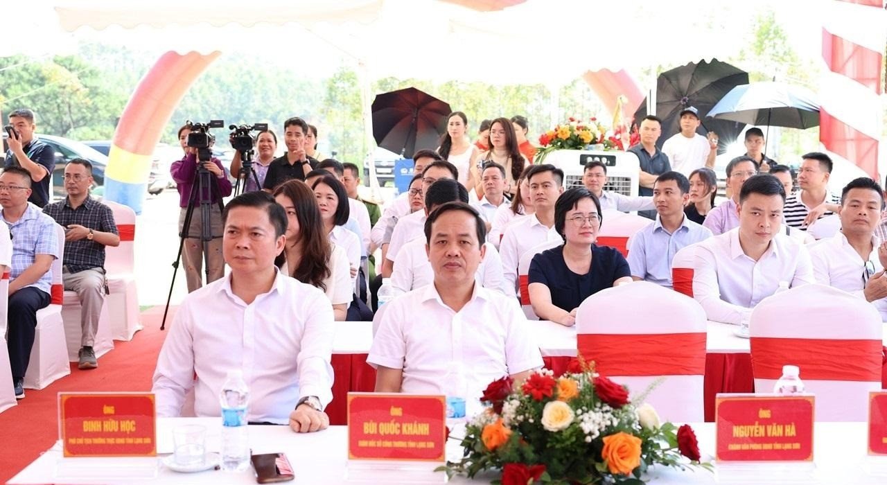 Các đại biểu tham dự lễ khởi công (Ảnh: Khánh Ly) Các đại biểu tham dự lễ khởi công (Ảnh: Khánh Ly)