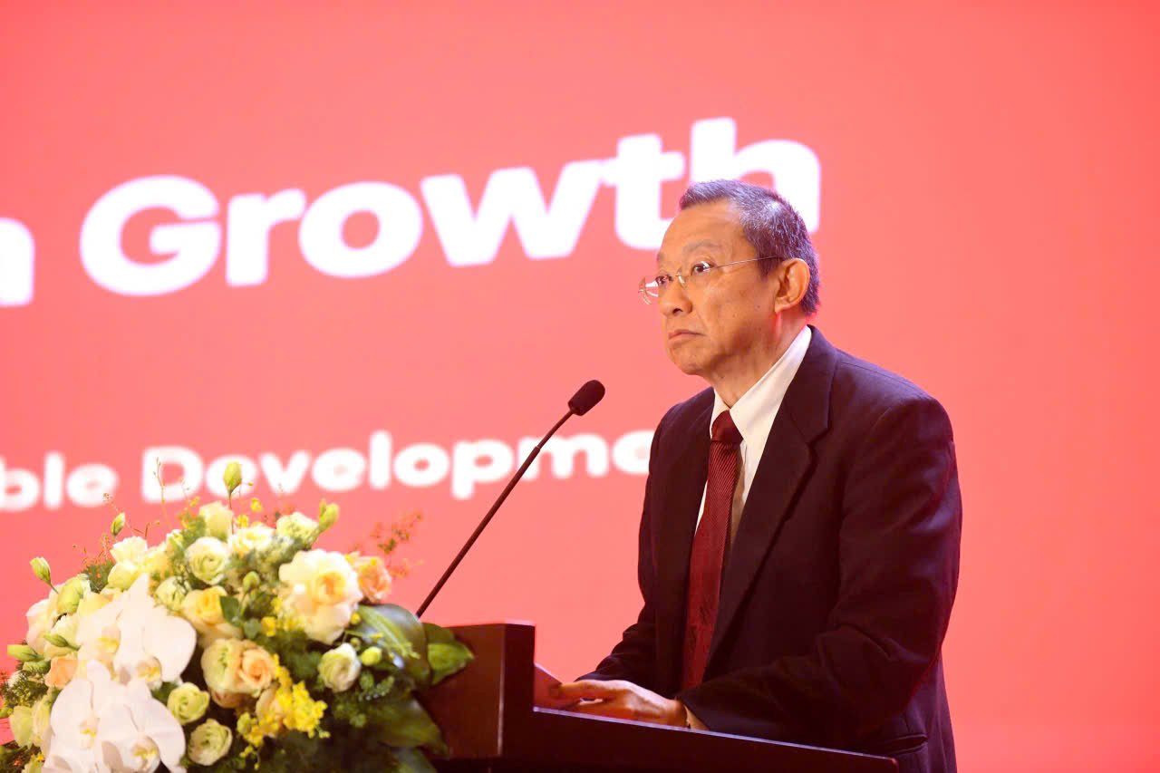 Ông Larry Lee - Phó Tổng Giám đốc phụ trách Tài sản Chiến lược và Phát triển bền vững của SABECO (Ảnh: VCCI) Ông Larry Lee - Phó Tổng Giám đốc phụ trách Tài sản Chiến lược và Phát triển bền vững của SABECO (Ảnh: VCCI)