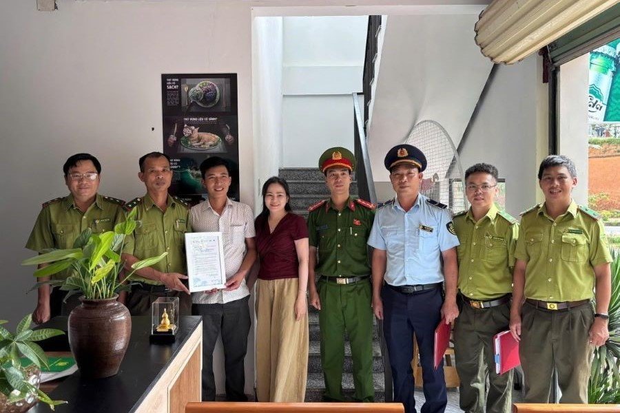 C&aacute;c cơ sở kinh doanh k&yacute; cam kết kh&ocirc;ng kinh doanh động vật rừng tr&aacute;i ph&eacute;p