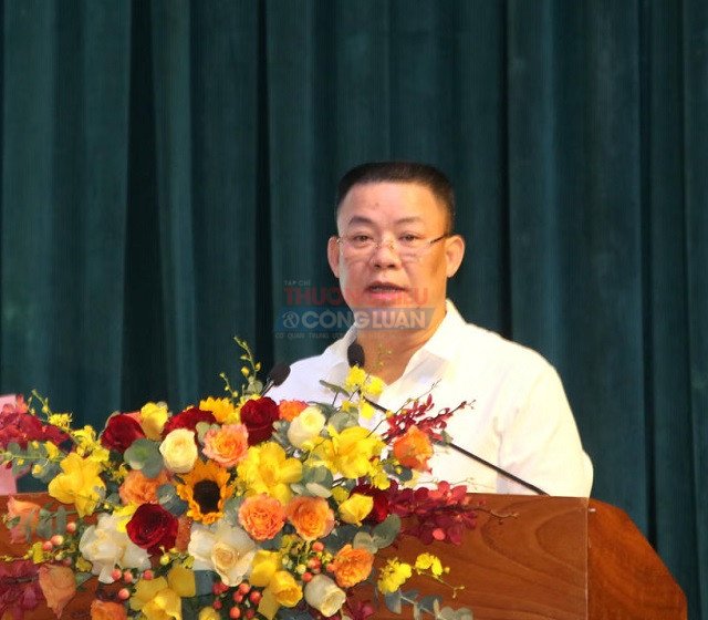 &Ocirc;ng Trịnh Quốc Cường tr&igrave;nh b&agrave;y tham luận. Ảnh: VH