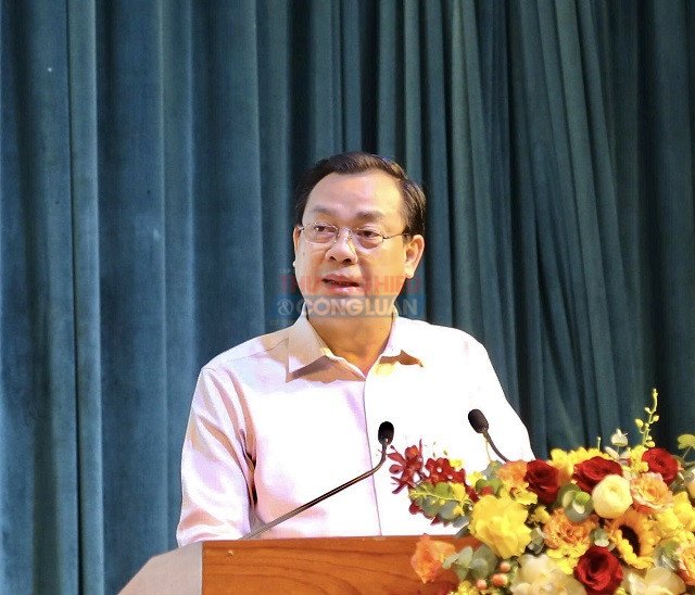 TS Nguyễn Tr&ugrave;ng Kh&aacute;nh tr&igrave;nh b&agrave;y tham luận. Ảnh: VH
