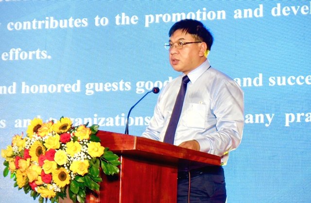 Phó Cục trưởng Cục Xúc tiến thương mại Lê Hoàng Tài phát biểu tại hội chợ. Phó Cục trưởng Cục Xúc tiến thương mại Lê Hoàng Tài phát biểu tại hội chợ.