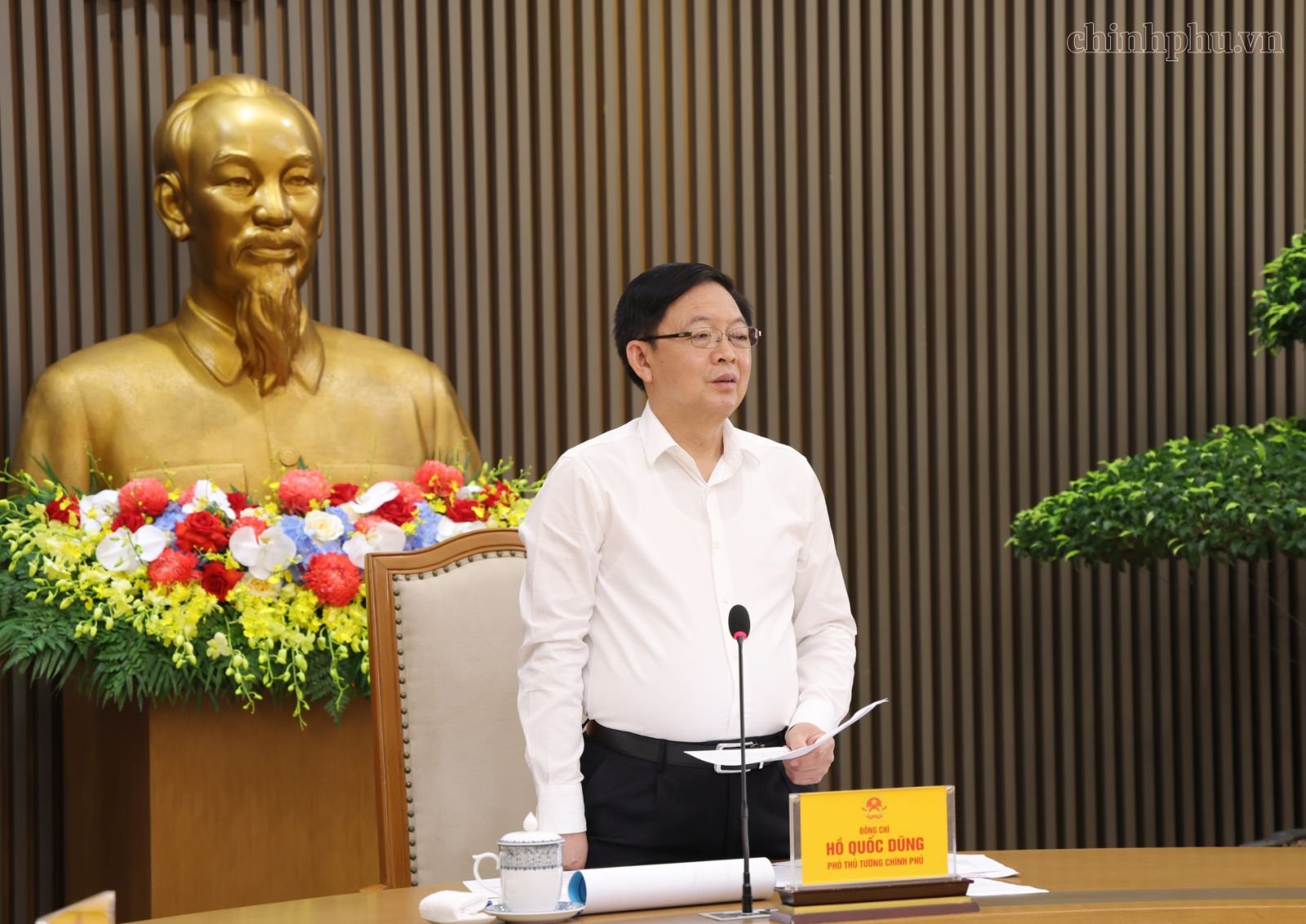 Phó Thủ tướng Hồ Quốc Dũng yêu cầu các bộ, ngành xử lý đến cùng những vướng mắc của doanh nghiệp, chuyển từ “trả lời kiến nghị” sang tháo gỡ thực chất để khơi thông nguồn lực cho sản xuất, kinh doanh. Ảnh: chinhphu.vn/Gia Huy Phó Thủ tướng Hồ Quốc Dũng yêu cầu các bộ, ngành xử lý đến cùng những vướng mắc của doanh nghiệp, chuyển từ “trả lời kiến nghị” sang tháo gỡ thực chất để khơi thông nguồn lực cho sản xuất, kinh doanh. Ảnh: chinhphu.vn/Gia Huy