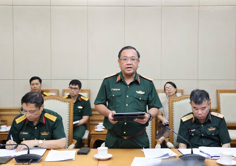 Thiếu tướng Nguyễn Thành Trung, Chính ủy Bộ Tư lệnh TPHCM báo cáo về kết quả công tác tìm kiếm, quy tập và xác định danh tính hài cốt liệt sĩ tại khu vực Công viên Lê Thị Riêng - Ảnh: chinhphu.vn/Thu Giang Thiếu tướng Nguyễn Thành Trung, Chính ủy Bộ Tư lệnh TPHCM báo cáo về kết quả công tác tìm kiếm, quy tập và xác định danh tính hài cốt liệt sĩ tại khu vực Công viên Lê Thị Riêng - Ảnh: chinhphu.vn/Thu Giang