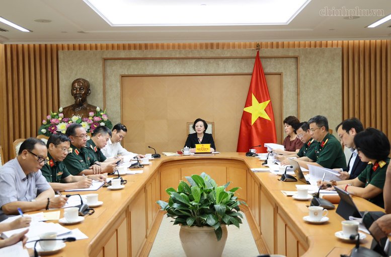 Phó Thủ tướng nhấn mạnh tinh thần "không để chậm thêm ngày nào”, tập trung xử lý ngay những nhiệm vụ cấp bách, làm đến đâu chắc đến đó - Ảnh: Chinhphu.vn/Thu Giang Phó Thủ tướng nhấn mạnh tinh thần "không để chậm thêm ngày nào”, tập trung xử lý ngay những nhiệm vụ cấp bách, làm đến đâu chắc đến đó - Ảnh: Chinhphu.vn/Thu Giang