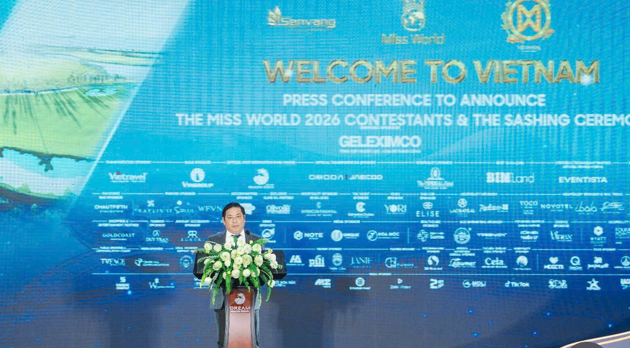 &Ocirc;ng Phạm Minh Hiếu - Tổng Gi&aacute;m đốc C&ocirc;ng ty Cổ phần đầu tư v&agrave; du lịch Vạn Hương ph&aacute;t biểu khai mạc tại buổi lễ.