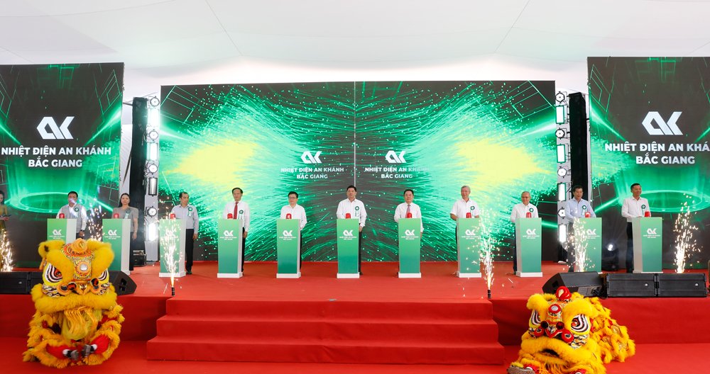 Các đồng chí lãnh đạo và đại biểu thực hiện nghi thức khởi công xây dựng Nhà máy nhiệt điện An Khánh - Bắc Giang. Các đồng chí lãnh đạo và đại biểu thực hiện nghi thức khởi công xây dựng Nhà máy nhiệt điện An Khánh - Bắc Giang.
