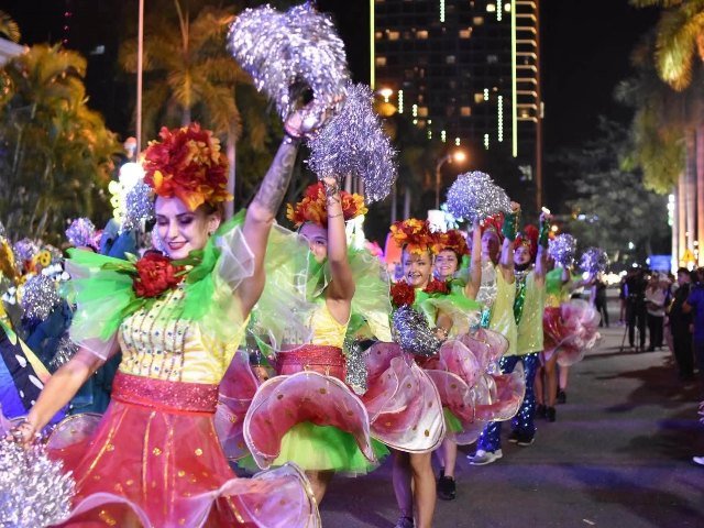 Lễ hội Carnival “Ánh dương bất tận” diễn ra từ 17h00 đến 18h45 trong hai ngày 18 và 19/8 trên tuyến đường Trường Thi, phường Trường Vinh. Lễ hội Carnival “Ánh dương bất tận” diễn ra từ 17h00 đến 18h45 trong hai ngày 18 và 19/8 trên tuyến đường Trường Thi, phường Trường Vinh.