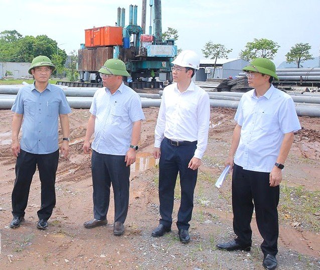 kiểm tra dự &aacute;n Nh&agrave; ở x&atilde; hội T&acirc;y Ph&ugrave; V&acirc;n, phường Ph&ugrave; V&acirc;n.