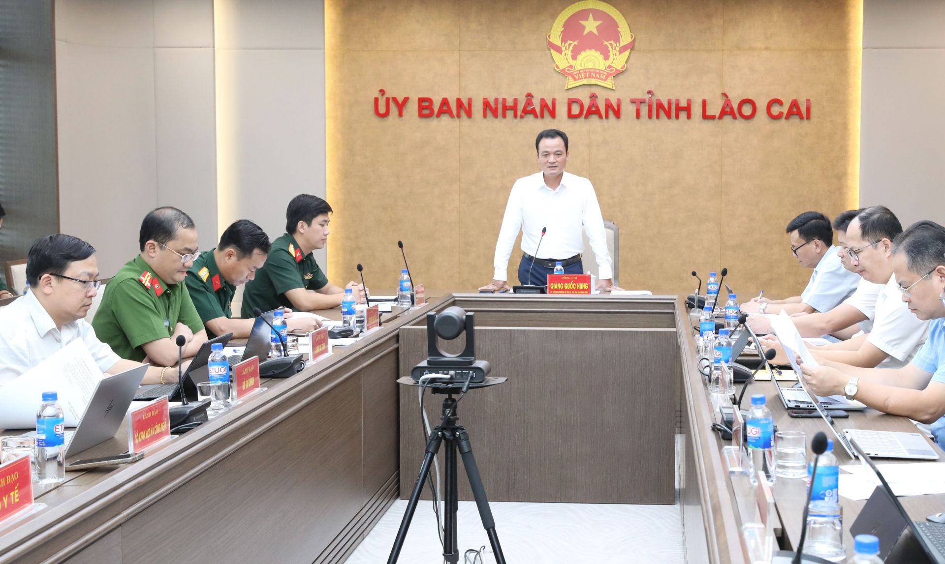 Quang cảnh cuộc họp Quang cảnh cuộc họp