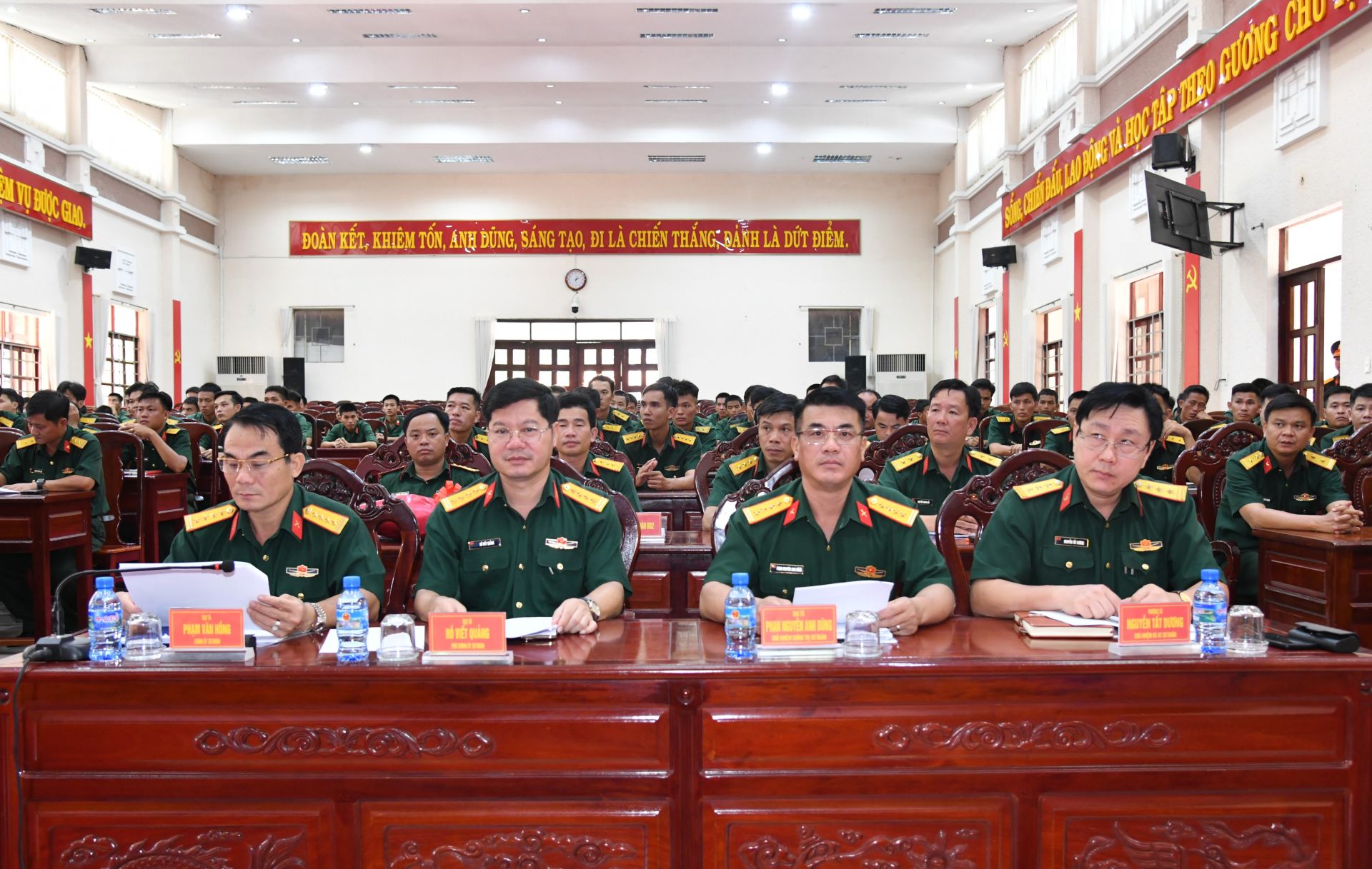 Đại biểu tham dự Lễ xuất qu&acirc;n tham gia Hội thao thể dục thể thao v&agrave; Hội thi B&iacute; thư chi bộ cấp Qu&acirc;n đo&agrave;n năm 2026.