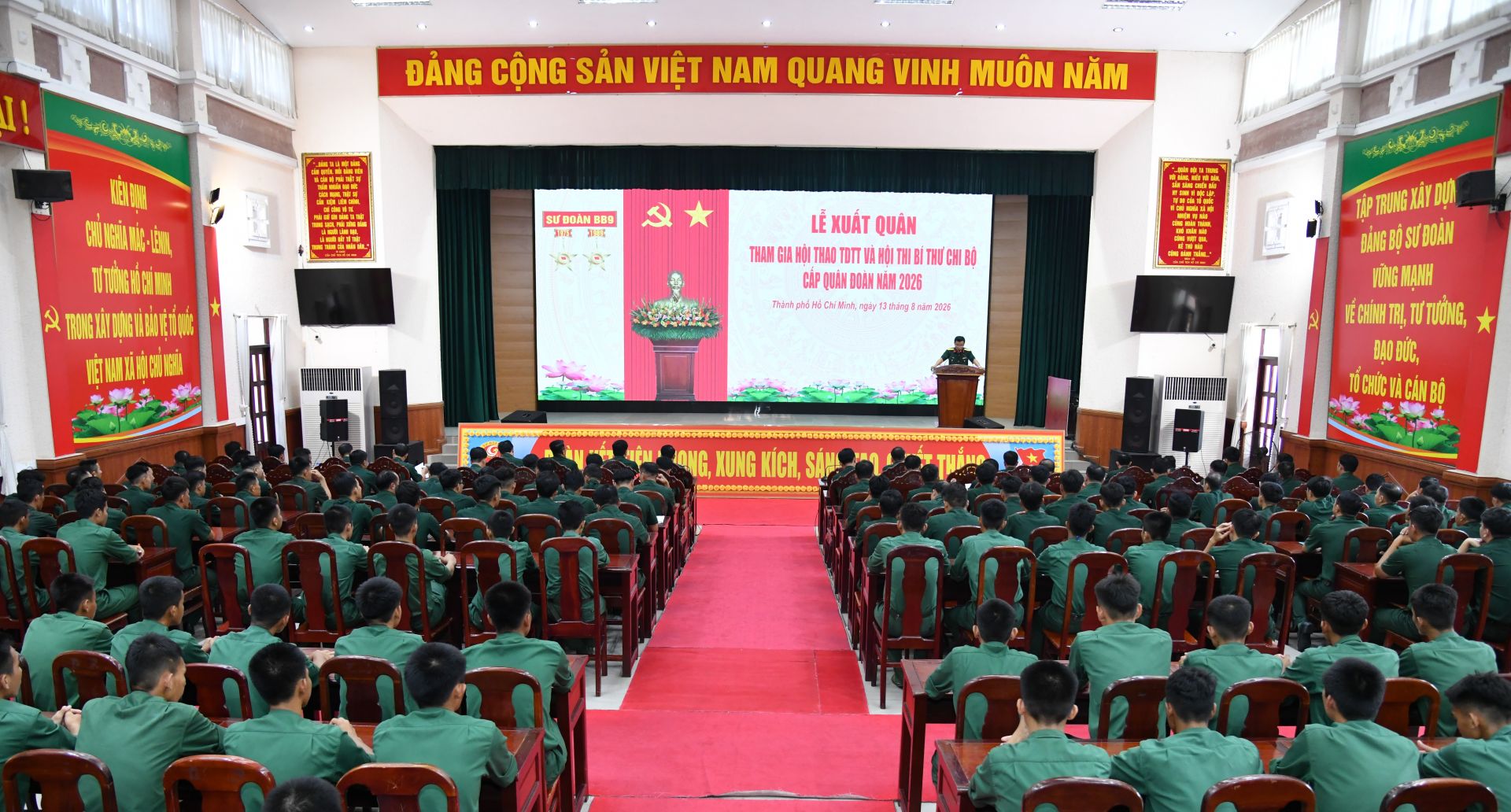 Quang cảnh Lễ xuất qu&acirc;n tham gia Hội thao thể dục thể thao v&agrave; Hội thi B&iacute; thư chi bộ cấp Qu&acirc;n đo&agrave;n năm 2026.