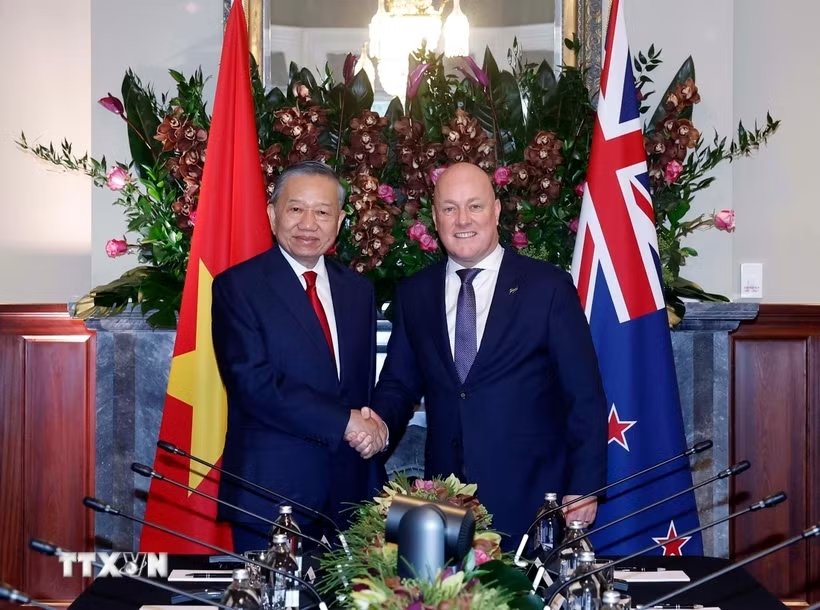 Tổng Bí thư, Chủ tịch nước Tô Lâm và Thủ tướng New Zealand Christopher Luxon chụp ảnh chung. (Ảnh: Thống Nhất/TTXVN) Tổng Bí thư, Chủ tịch nước Tô Lâm và Thủ tướng New Zealand Christopher Luxon chụp ảnh chung. (Ảnh: Thống Nhất/TTXVN)