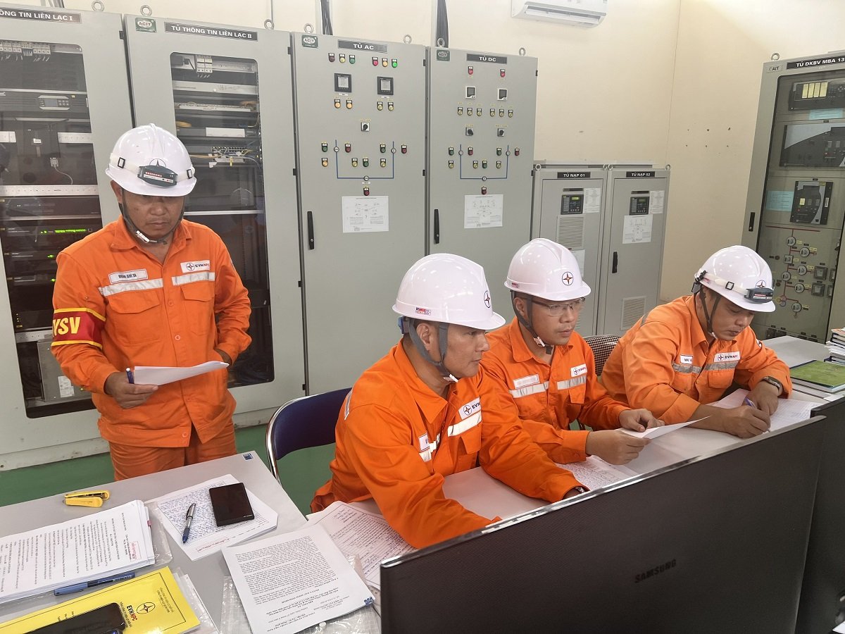 Tình huống diễn tập xử lý sự cố nổ máy cắt 475 E5.38 tại trạm biến áp 110 kV Vân Đồn 2 do sét đánh Tình huống diễn tập xử lý sự cố nổ máy cắt 475 E5.38 tại trạm biến áp 110 kV Vân Đồn 2 do sét đánh