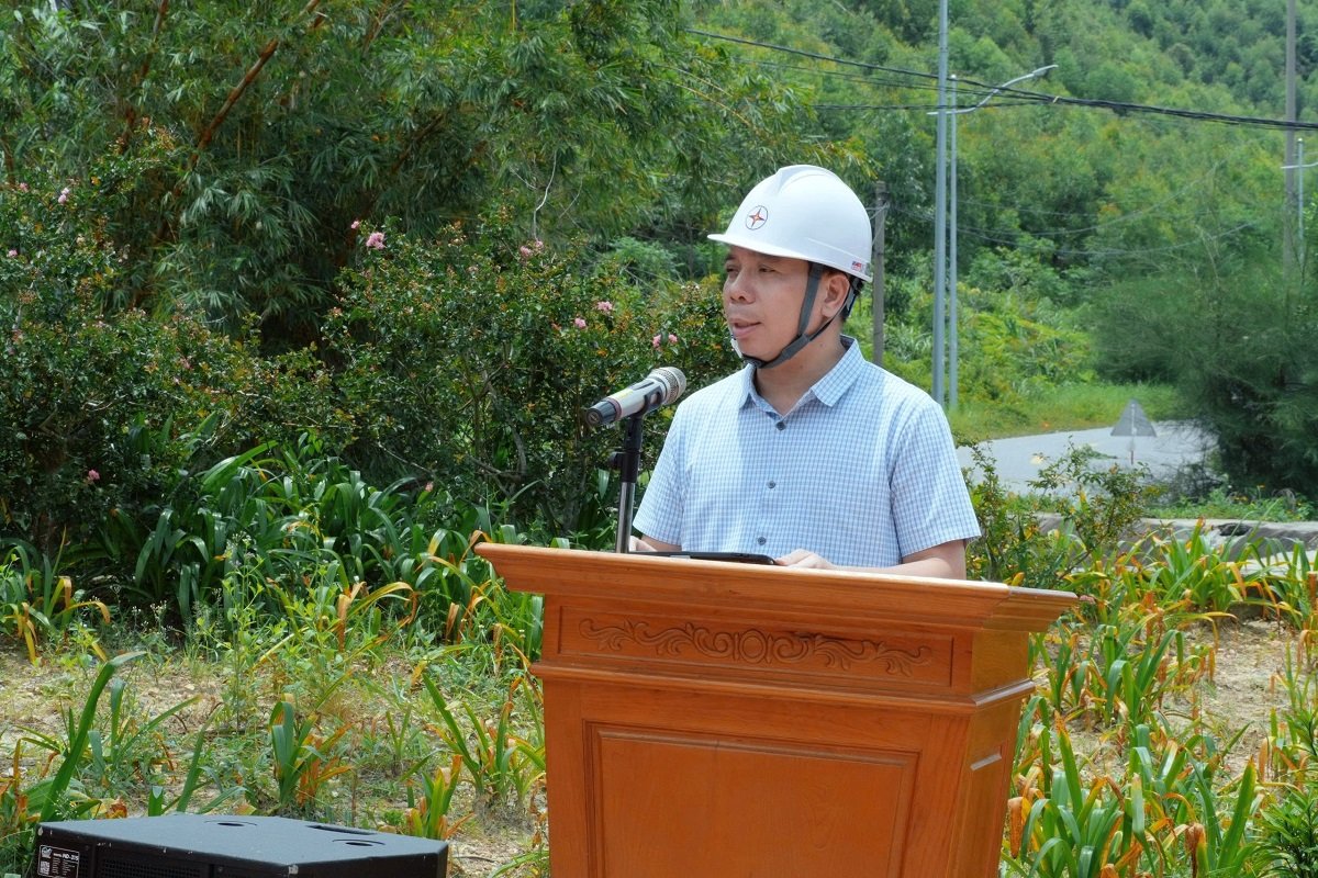 Ông Nguyễn Danh Đức - Trưởng ban Kỹ thuật Tổng công ty Điện lực miền Bắc nhận xét về buổi diễn tập phòng, chống thiên tai & tìm kiếm cứu nạn của CTĐL Quảng Ninh Ông Nguyễn Danh Đức - Trưởng ban Kỹ thuật Tổng công ty Điện lực miền Bắc nhận xét về buổi diễn tập phòng, chống thiên tai & tìm kiếm cứu nạn của CTĐL Quảng Ninh