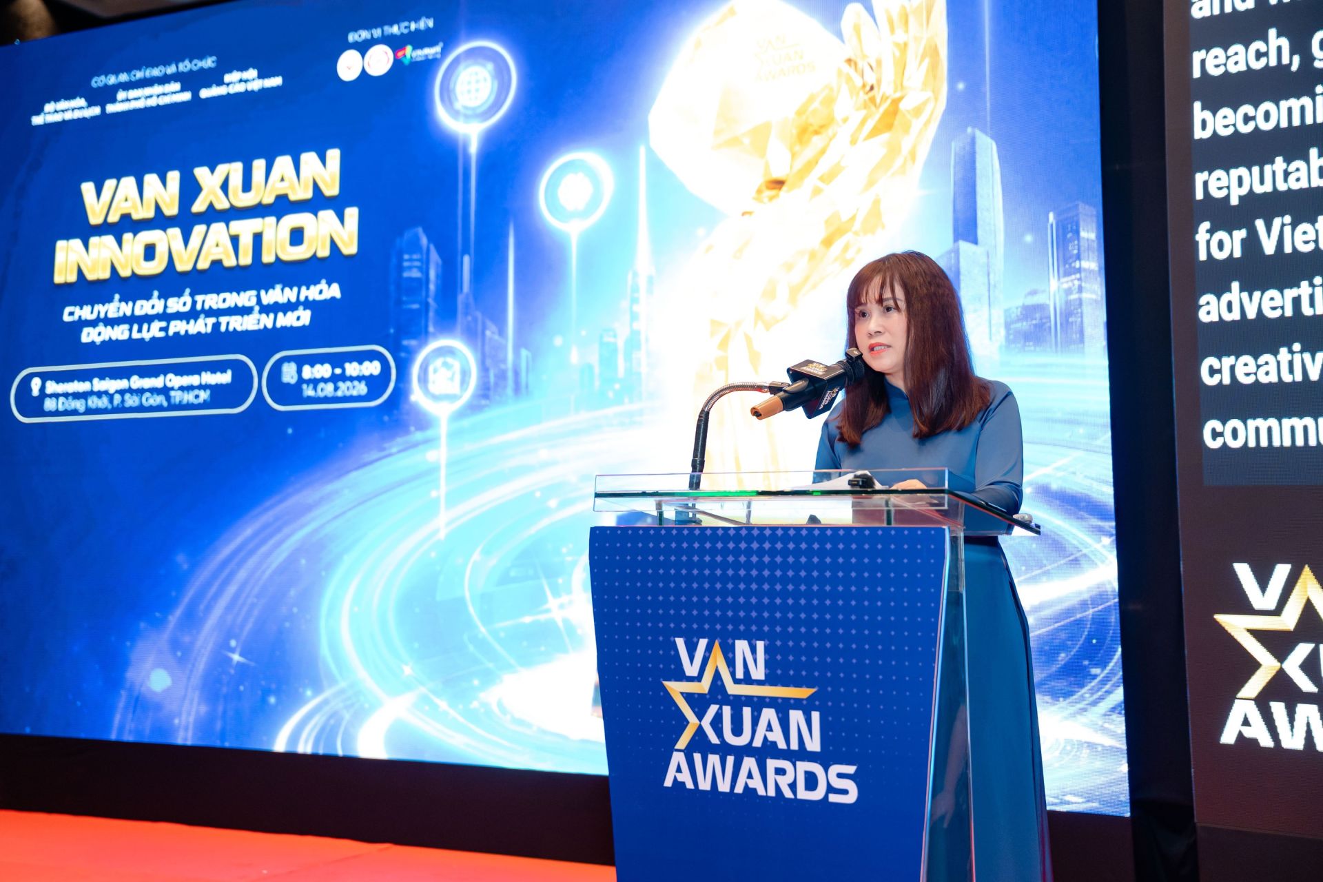 Bà Ninh Thị Thu Hương - Cục trưởng Cục Văn hóa Cơ sở, Gia đình và Thư viện, Bộ Văn hóa, Thể thao và Du lịch, Trưởng Ban Tổ chức Giải thưởng Quảng cáo Sáng tạo Việt Nam phát biểu tại sự kiện Bà Ninh Thị Thu Hương - Cục trưởng Cục Văn hóa Cơ sở, Gia đình và Thư viện, Bộ Văn hóa, Thể thao và Du lịch, Trưởng Ban Tổ chức Giải thưởng Quảng cáo Sáng tạo Việt Nam phát biểu tại sự kiện