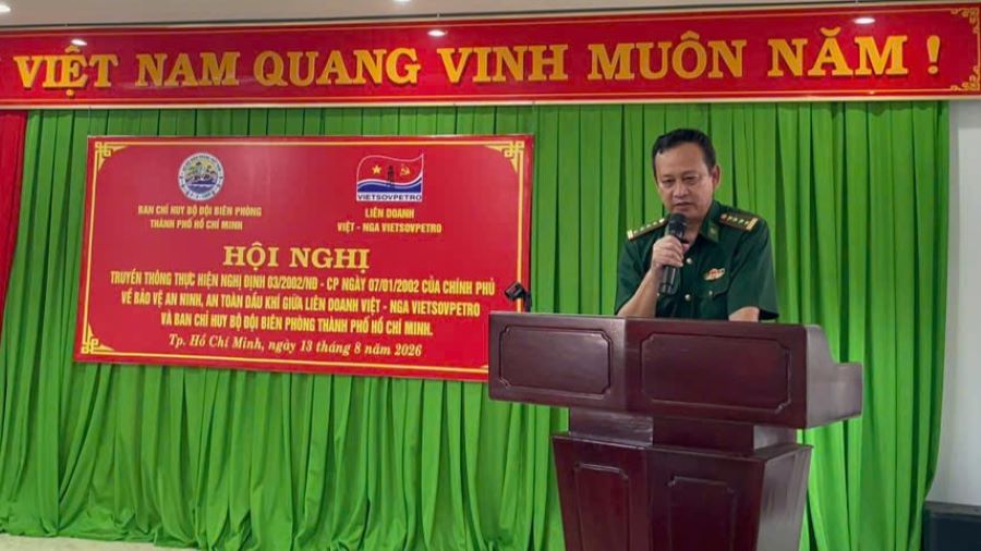 Đại tá Trương Minh Tuấn, Phó Chỉ huy trưởng Nghiệp vụ, Ban Chỉ huy Bộ đội Biên phòng Thành phố Hồ Chí Minh phát biểu tại hội nghị. Đại tá Trương Minh Tuấn, Phó Chỉ huy trưởng Nghiệp vụ, Ban Chỉ huy Bộ đội Biên phòng Thành phố Hồ Chí Minh phát biểu tại hội nghị.