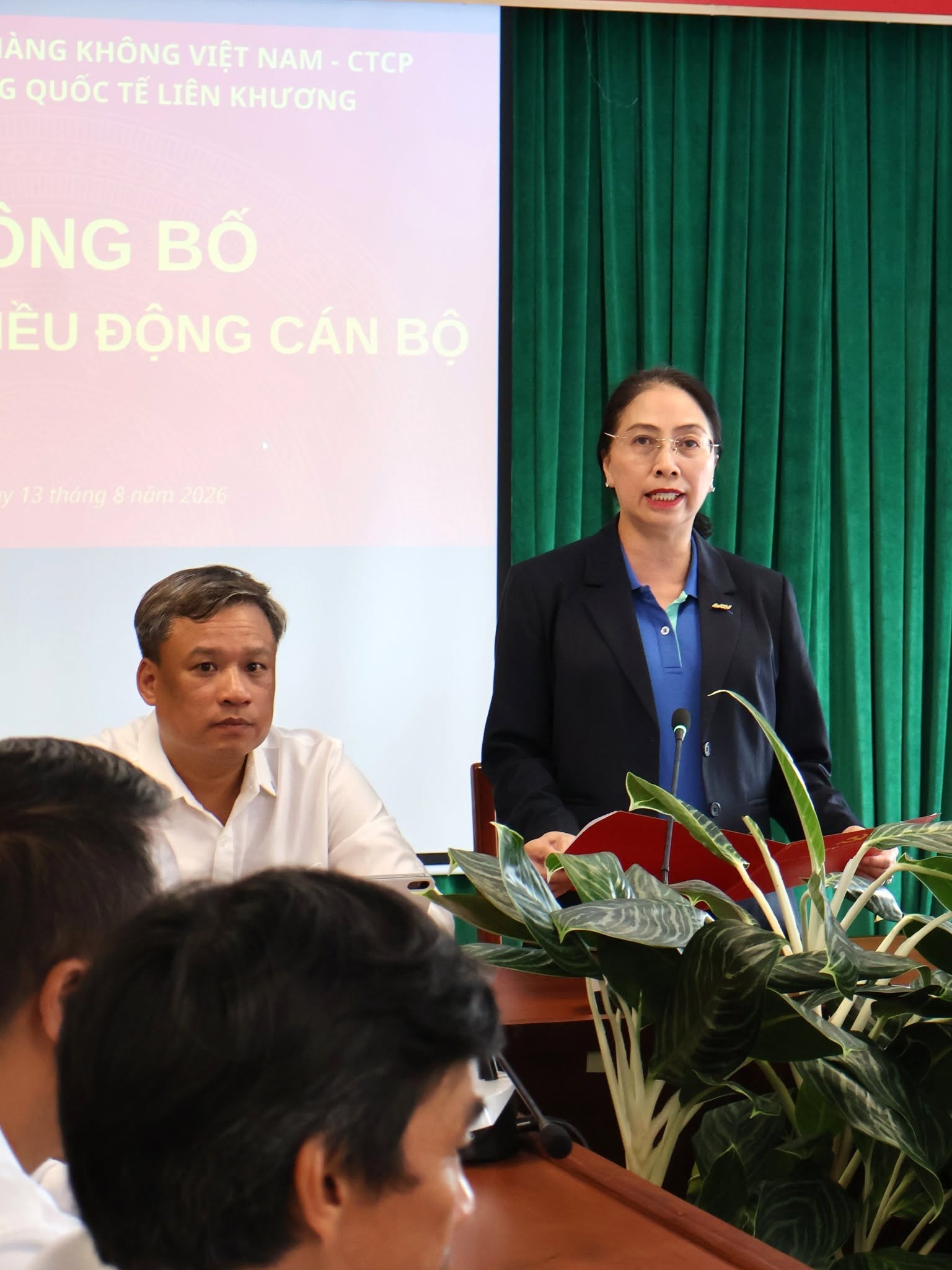 B&agrave; Nguyễn Thị Hồng Phượng ph&aacute;t biểu tại lễ c&ocirc;ng bố Quyết định điều động.