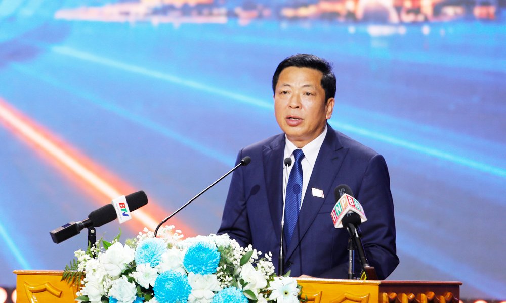 Bộ trưởng Bộ Xây dựng Trần Hồng Minh. Bộ trưởng Bộ Xây dựng Trần Hồng Minh.