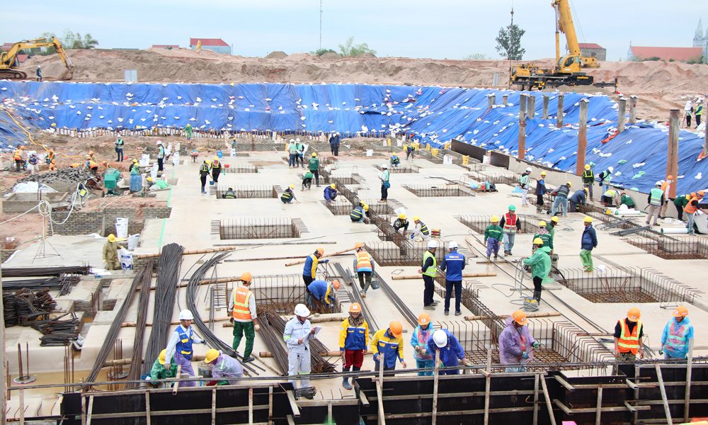Nhà thầu đang đẩy nhanh tiến độ thi công nhà ga víp Sân bay Gia Bình. Nhà thầu đang đẩy nhanh tiến độ thi công nhà ga víp Sân bay Gia Bình.