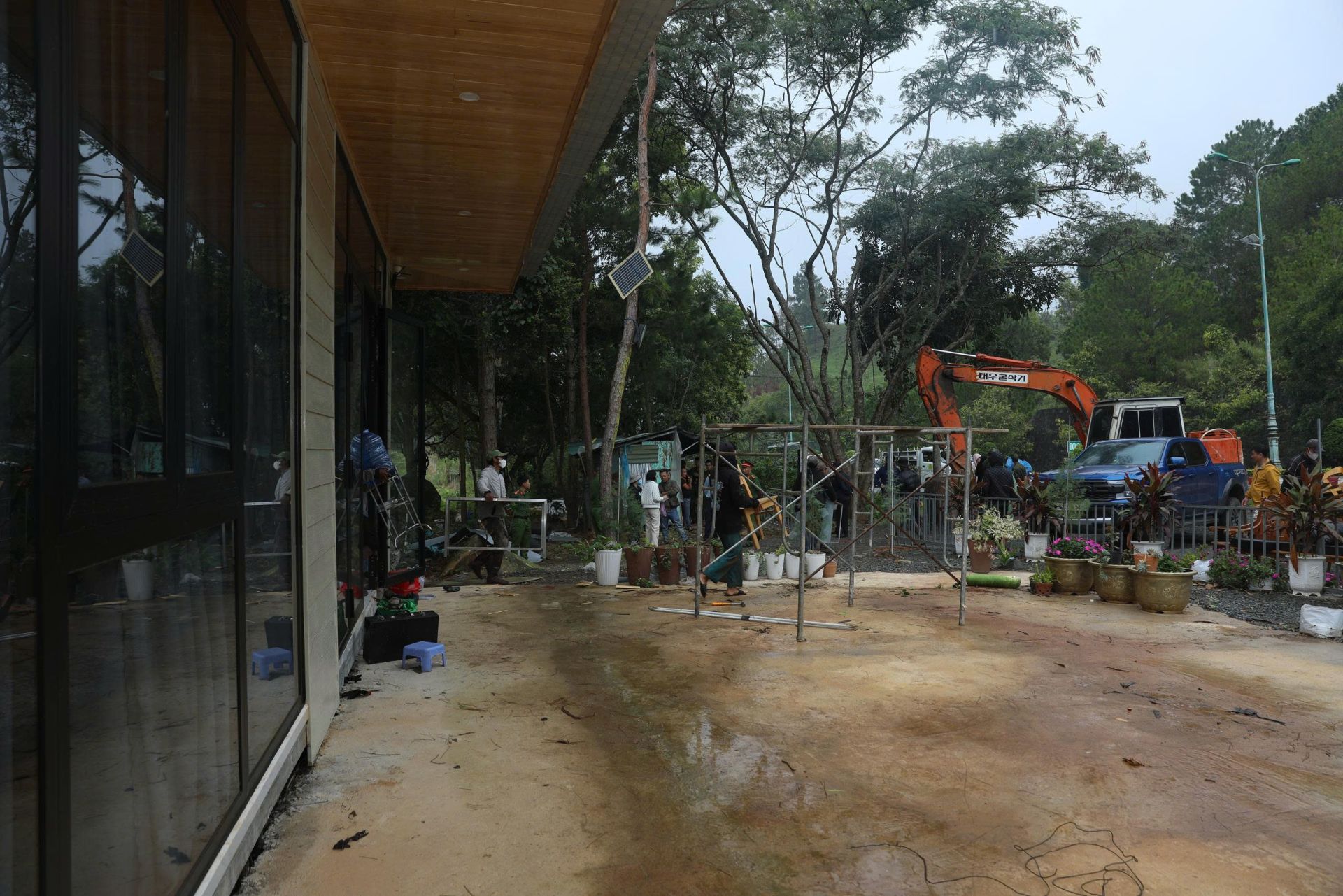 Công trình có diện tích khoảng 80m² bị tháo dỡ. Ảnh: Đình Hoàng Công trình có diện tích khoảng 80m² bị tháo dỡ. Ảnh: Đình Hoàng