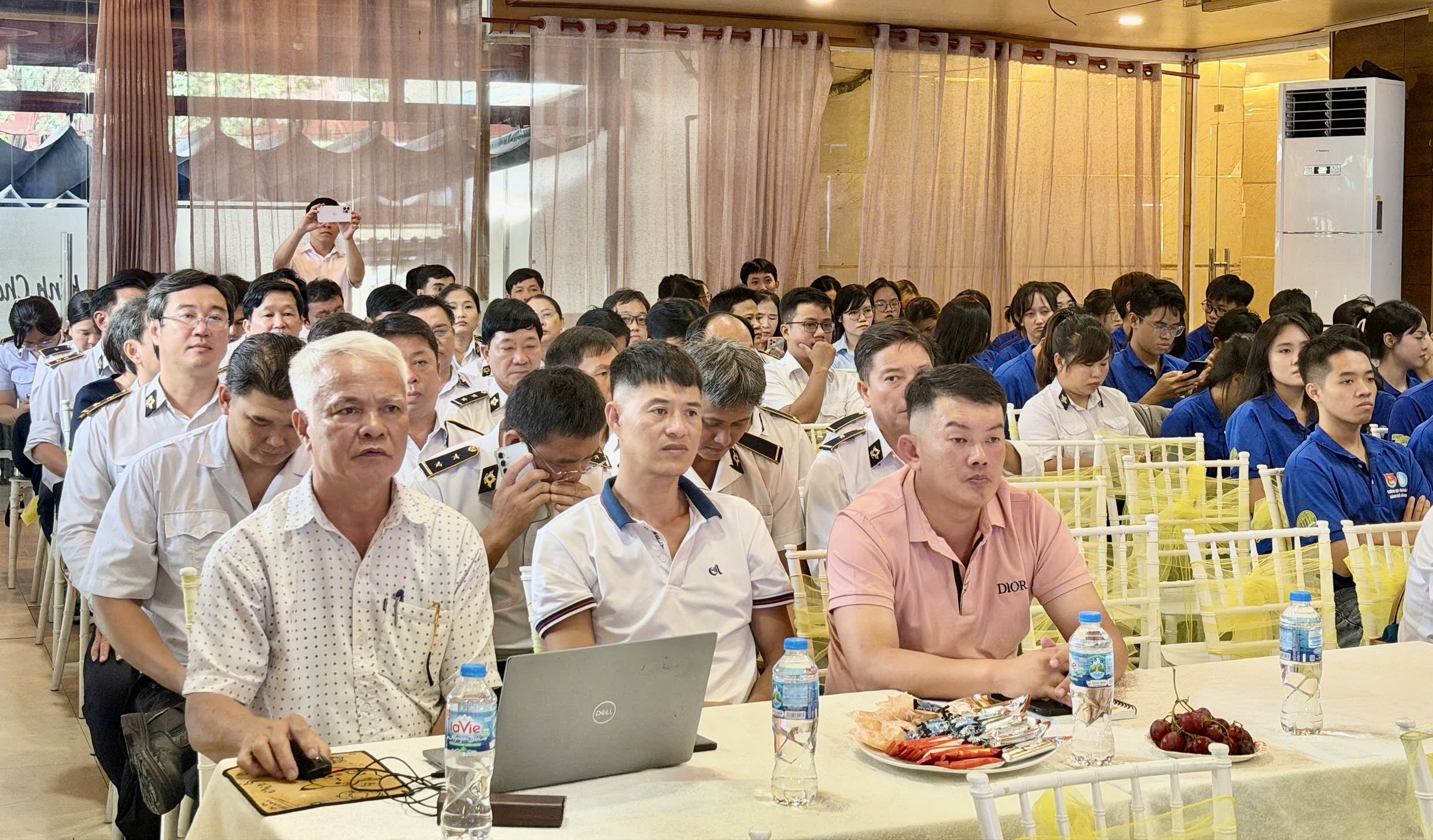 Quang cảnh hội nghị sơ kết công tác phòng, chống dịch bệnh động vật và xây dựng vùng, cơ sở an toàn dịch bệnh 6 tháng đầu năm 2026. Ảnh: Trần Minh Quang cảnh hội nghị sơ kết công tác phòng, chống dịch bệnh động vật và xây dựng vùng, cơ sở an toàn dịch bệnh 6 tháng đầu năm 2026. Ảnh: Trần Minh