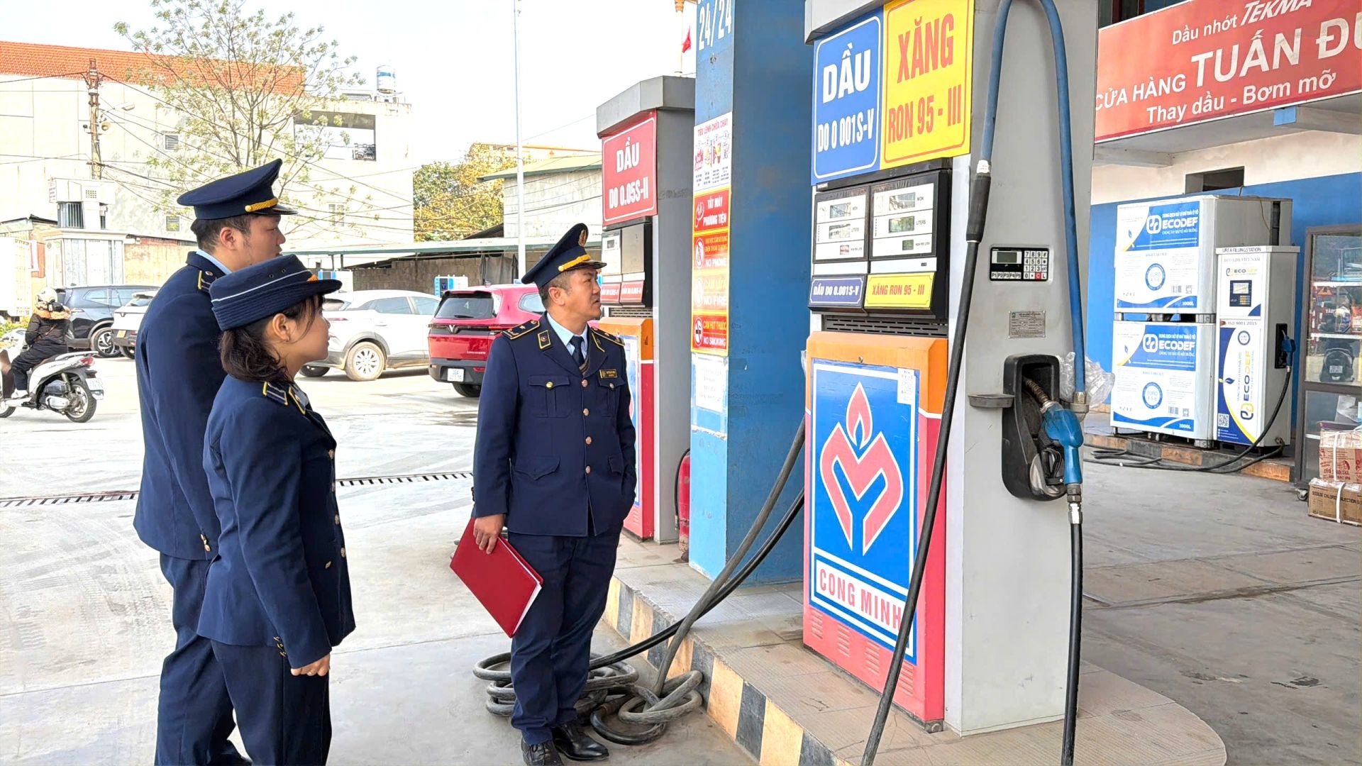 Đội Quản l&yacute; thị trường số 1 Lạng Sơn tăng cường kiểm tra hoạt động kinh doanh xăng dầu tr&ecirc;n địa b&agrave;n quản l&yacute;