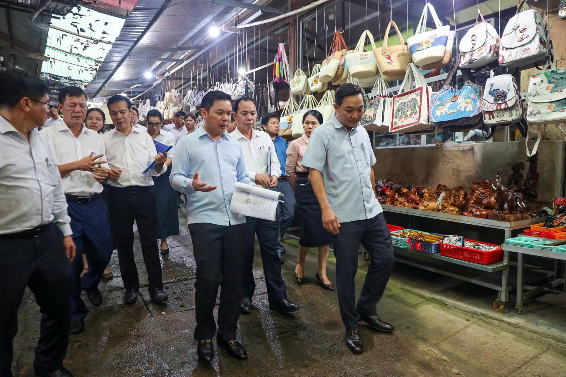 Ông Đỗ Hữu Huy, Chủ tịch UBND tỉnh Đắk Lắk đang kiểm tra công tác chuẩn bị Lễ hội Sầu riêng 2026. Ảnh BĐL Ông Đỗ Hữu Huy, Chủ tịch UBND tỉnh Đắk Lắk đang kiểm tra công tác chuẩn bị Lễ hội Sầu riêng 2026. Ảnh BĐL