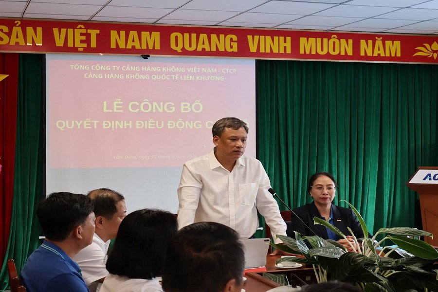 &Ocirc;ng Nguyễn Văn Hưng &ndash; Gi&aacute;m đốc Cảng HKQT Li&ecirc;n Khương ph&aacute;t biểu tại buổi lễ.