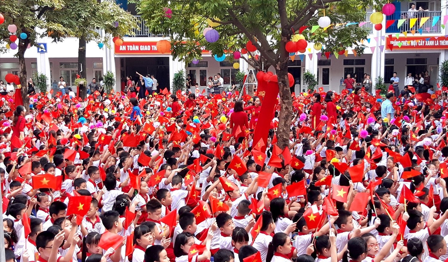 Theo khung kế hoạch thời gian năm học 2026-2027, Bộ GD-ĐT yêu cầu tổ chức tựu trường sớm nhất trước ngày khai giảng 1 tuần Theo khung kế hoạch thời gian năm học 2026-2027, Bộ GD-ĐT yêu cầu tổ chức tựu trường sớm nhất trước ngày khai giảng 1 tuần