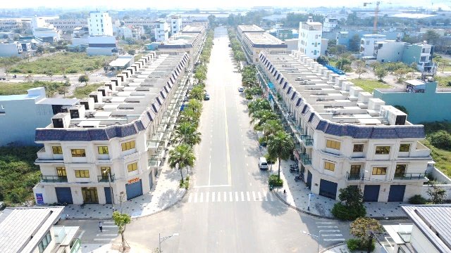 Dự án Dragon City Park (gần 70ha) cũng đã được gỡ vướng, ra sổ đỏ cho người mua đất. Dự án Dragon City Park (gần 70ha) cũng đã được gỡ vướng, ra sổ đỏ cho người mua đất.