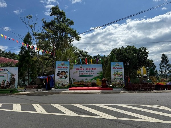 “Không gian Văn hóa – Chợ phiên Đông Khánh Sơn” tháng 8 năm 2026 được tổ chức ngay trên đỉnh đèo Khánh Sơn “Không gian Văn hóa – Chợ phiên Đông Khánh Sơn” tháng 8 năm 2026 được tổ chức ngay trên đỉnh đèo Khánh Sơn