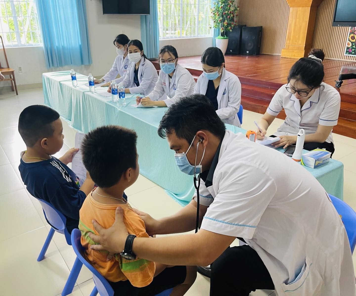 H&agrave; Nội đặt mục ti&ecirc;u kh&aacute;m sức khỏe miễn ph&iacute; cho 100% trẻ em, học sinh trước năm học mới, đồng thời số h&oacute;a kết quả kh&aacute;m để quản l&yacute; sức khỏe trẻ em, học sinh l&acirc;u d&agrave;i.