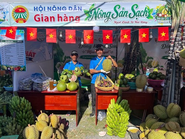 Một gian trưng bày trong “Không gian Văn hóa – Chợ phiên Đông Khánh Sơn” tháng 8 năm 2026. Một gian trưng bày trong “Không gian Văn hóa – Chợ phiên Đông Khánh Sơn” tháng 8 năm 2026.