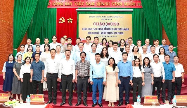 X&atilde; Y&ecirc;n Trung, tỉnh Bắc Ninh tổ chức hội nghị ch&agrave;o mừng đo&agrave;n c&ocirc;ng t&aacute;c phường Hải V&acirc;n, th&agrave;nh phố Đ&agrave; Nẵng đến thăm v&agrave; l&agrave;m việc tại địa phương.