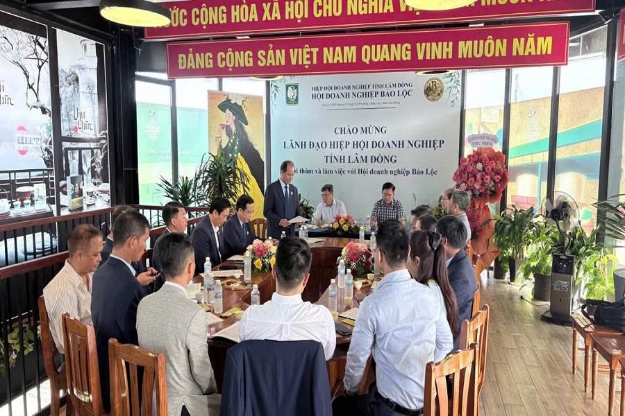 Quang cảnh buổi l&agrave;m việc giữa Hội Doanh nghiệp Bảo Lộc v&agrave; Hiệp hội Doanh nghiệp tỉnh L&acirc;m Đồng. (Ảnh: Hội Doanh nghiệp Bảo Lộc)