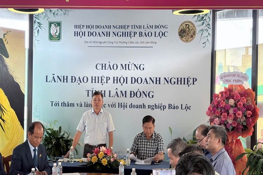 &Ocirc;ng Nguyễn Văn Triệu, Chủ tịch Hội Doanh nghiệp Bảo Lộc ph&aacute;t biểu tại buổi l&agrave;m việc.