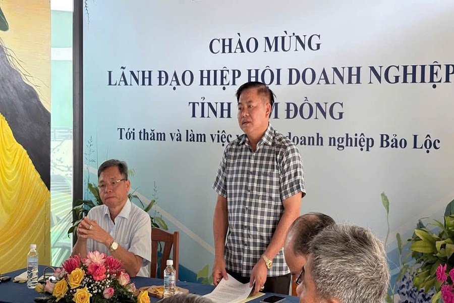 &Ocirc;ng Nguyễn Hữu Th&agrave;nh, Chủ tịch Hiệp hội Doanh nghiệp tỉnh L&acirc;m Đồng ph&aacute;t biểu tại buổi l&agrave;m việc.