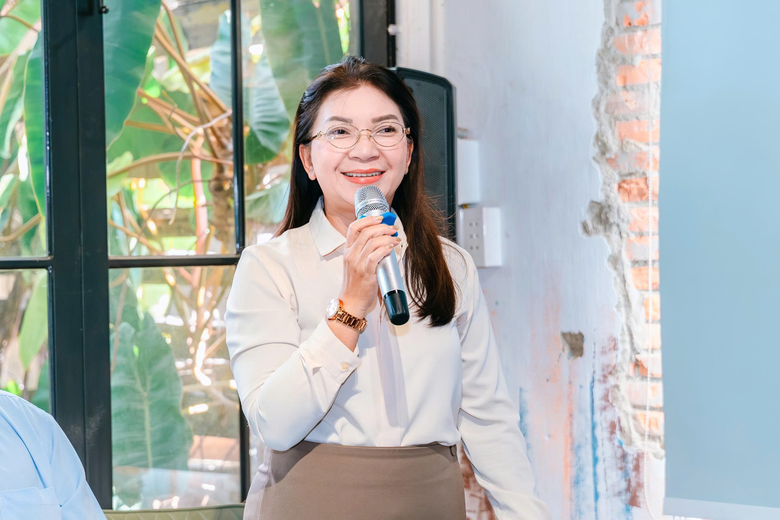 Bà Phạm Thị Thúy Hằng, Phó Chủ tịch HĐND phường Bàn Cờ, cùng các đại biểu trao đổi về giải pháp nâng cao hiệu quả công tác hòa giải ở cơ sở. Bà Phạm Thị Thúy Hằng, Phó Chủ tịch HĐND phường Bàn Cờ, cùng các đại biểu trao đổi về giải pháp nâng cao hiệu quả công tác hòa giải ở cơ sở.