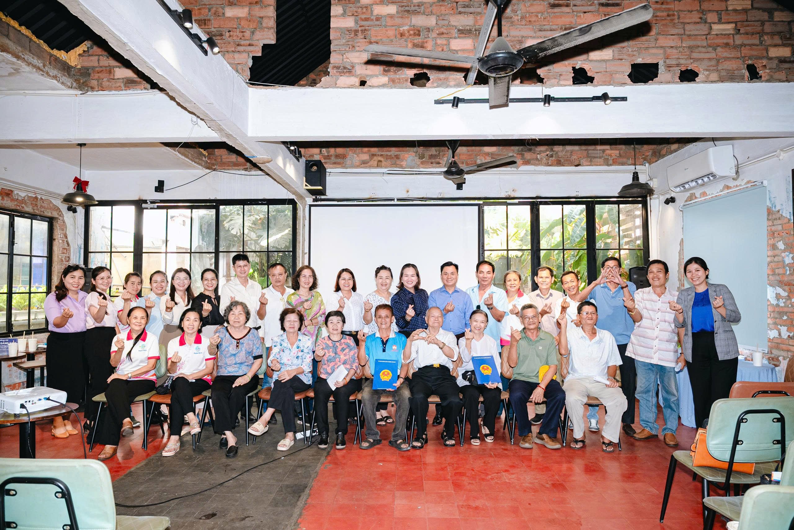 Các đại biểu chụp ảnh lưu niệm tại tọa đàm về giải pháp nâng cao hiệu quả công tác hòa giải ở cơ sở. Các đại biểu chụp ảnh lưu niệm tại tọa đàm về giải pháp nâng cao hiệu quả công tác hòa giải ở cơ sở.