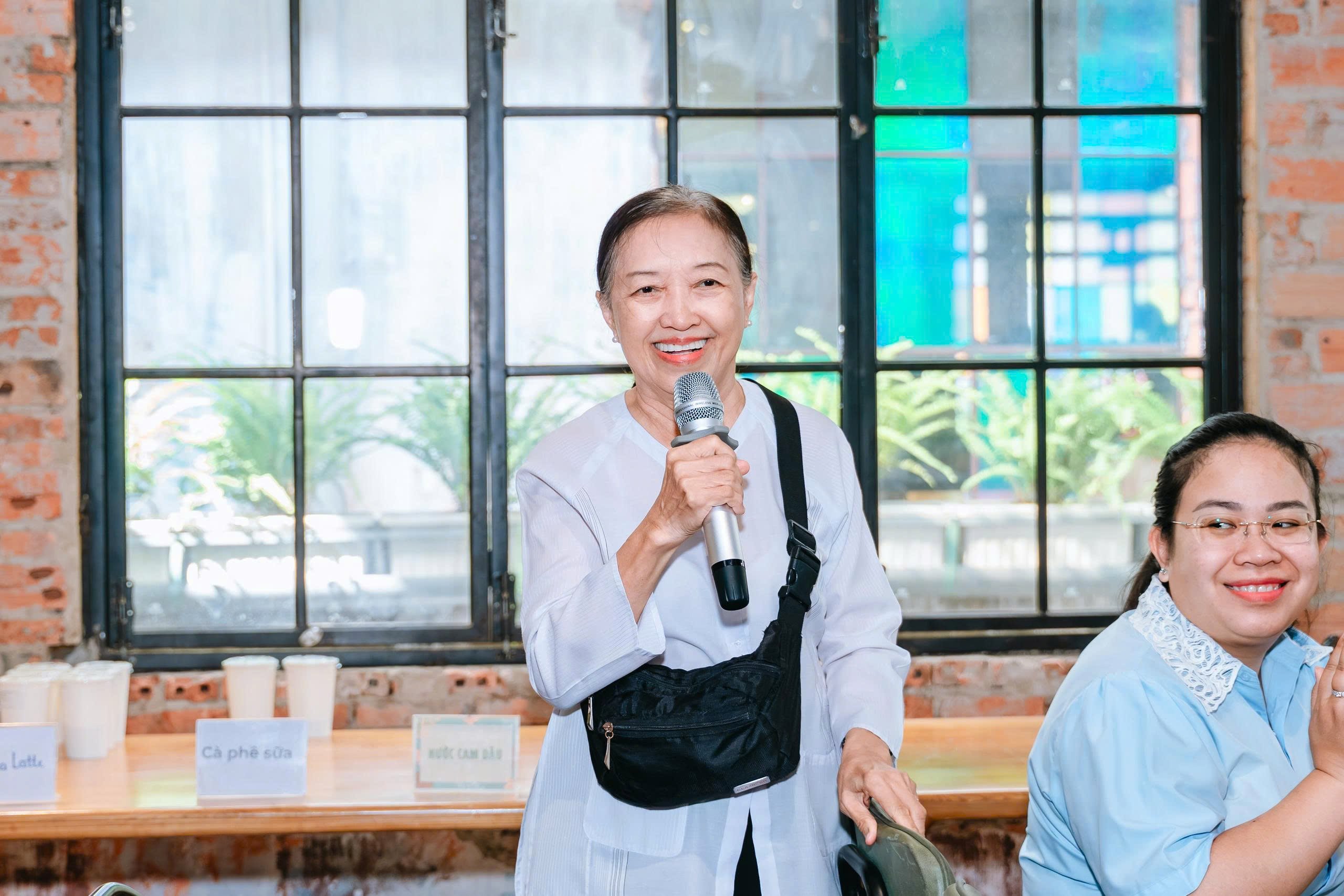 Bà Lê Thị Kim Phượng, Tổ trưởng tổ hòa giải 18, nêu những cách làm nhằm kịp thời tháo gỡ mâu thuẫn giữa các hộ dân. Bà Lê Thị Kim Phượng, Tổ trưởng tổ hòa giải 18, nêu những cách làm nhằm kịp thời tháo gỡ mâu thuẫn giữa các hộ dân.